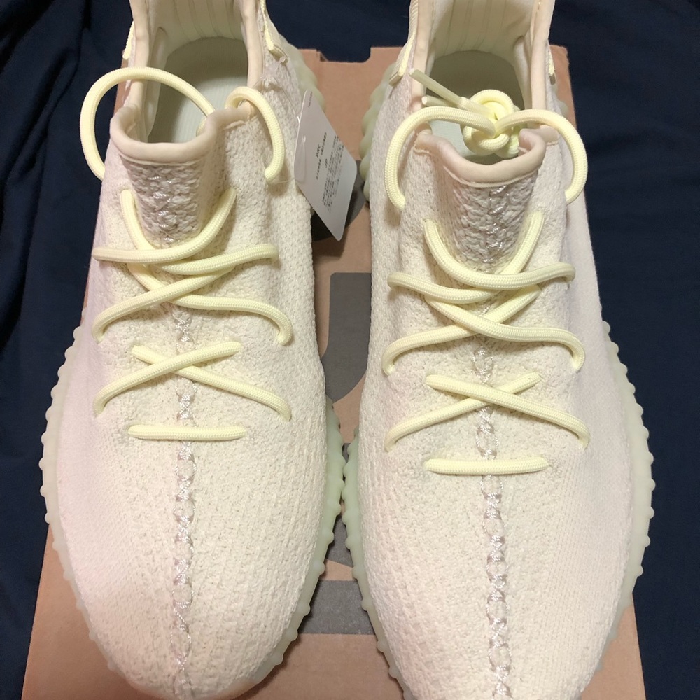 YEEZY BOOST 350 V2